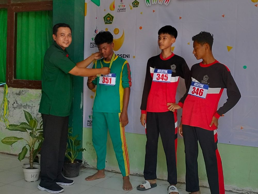 Juara 3 Lompat Jauh Putra